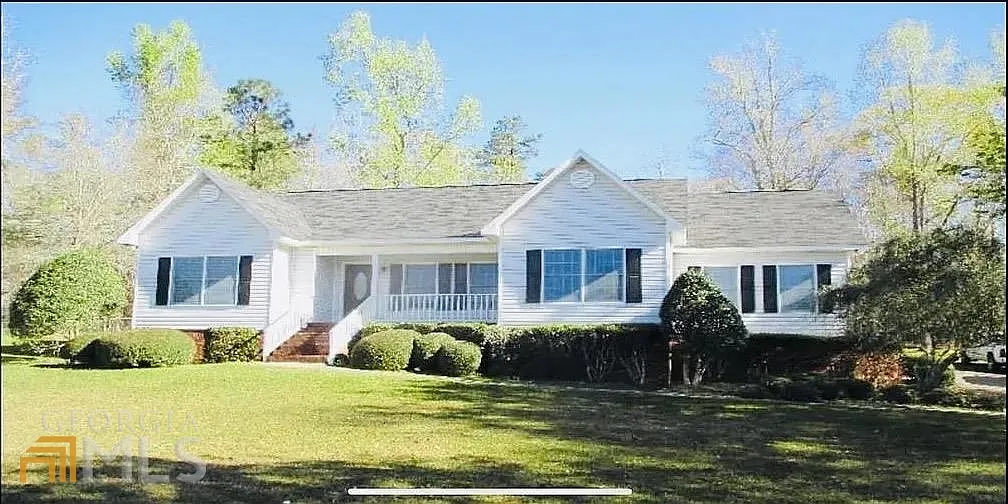 124 Cambridge Dr S photo 1