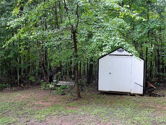 4th image of 1012 Tiffany Dr