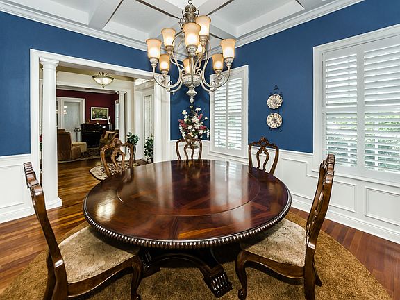 FORMAL DINING