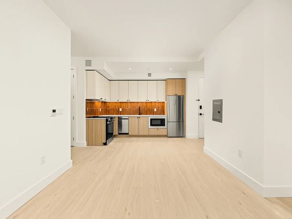 733 Lincoln Pl #4320