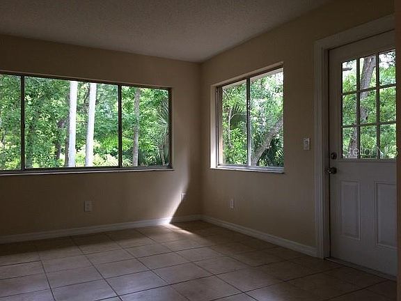 5th image of 756 Meadowlark Ct