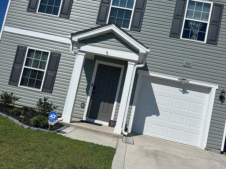 144 Hornet Dr — Photo 2