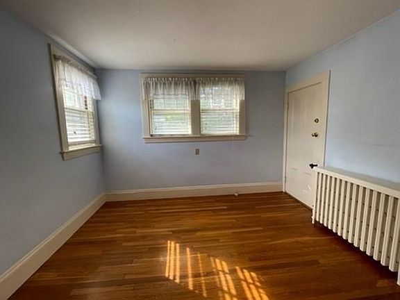 4th image of 193 Lynn Shore Dr APT 1