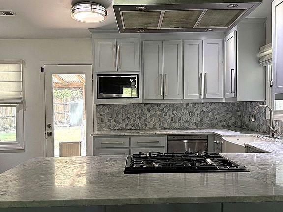 3rd image of 2112 Barberry Dr
