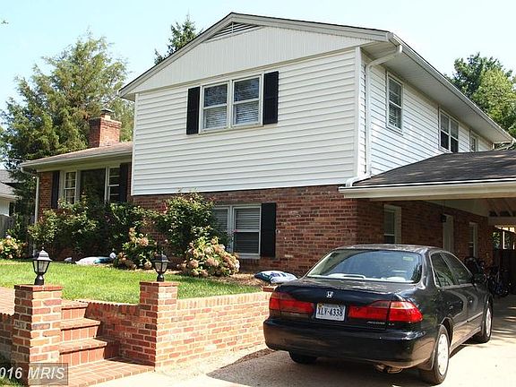 2nd image of 1727 Great Falls St