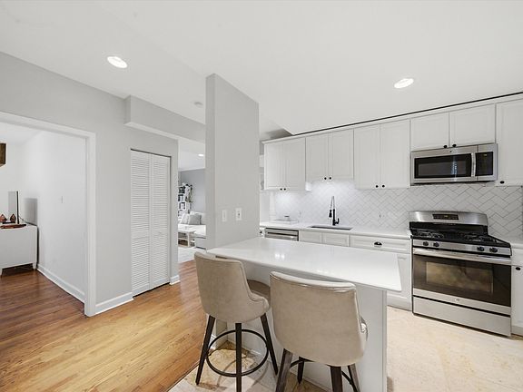 5th image of 5953 N Winthrop Ave APT 1E