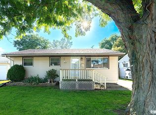 421 Capri St, Pekin, IL 61554