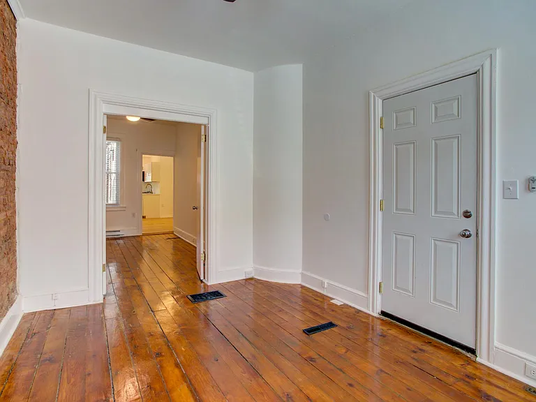 329 E Chestnut St #1 — Photo 7