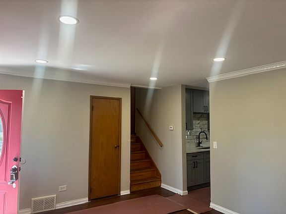 4th image of 127 E Maple Dr