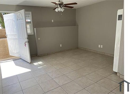 3rd image of 4872 Auburn Dr