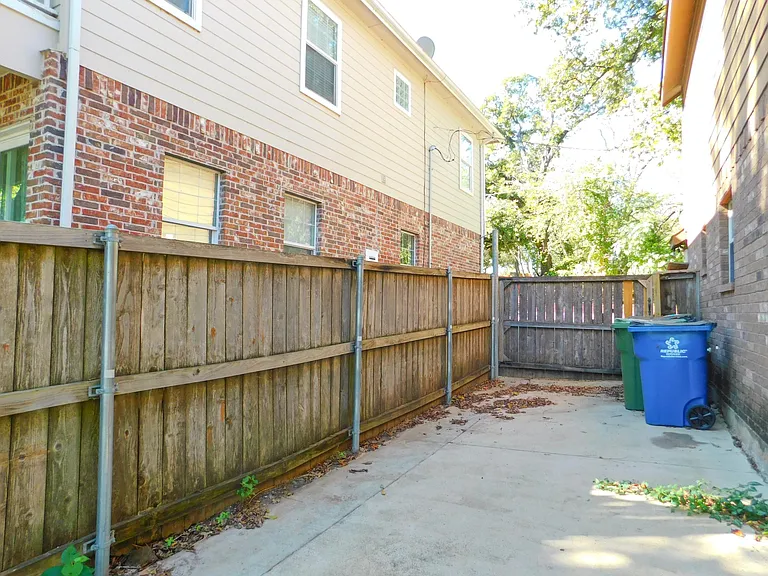 558 Jay St — Photo 23