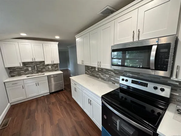 955 Amsterdam Avenue, East Patchogue, NY 11772