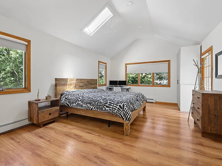 107 E Madison Ave — Photo 12