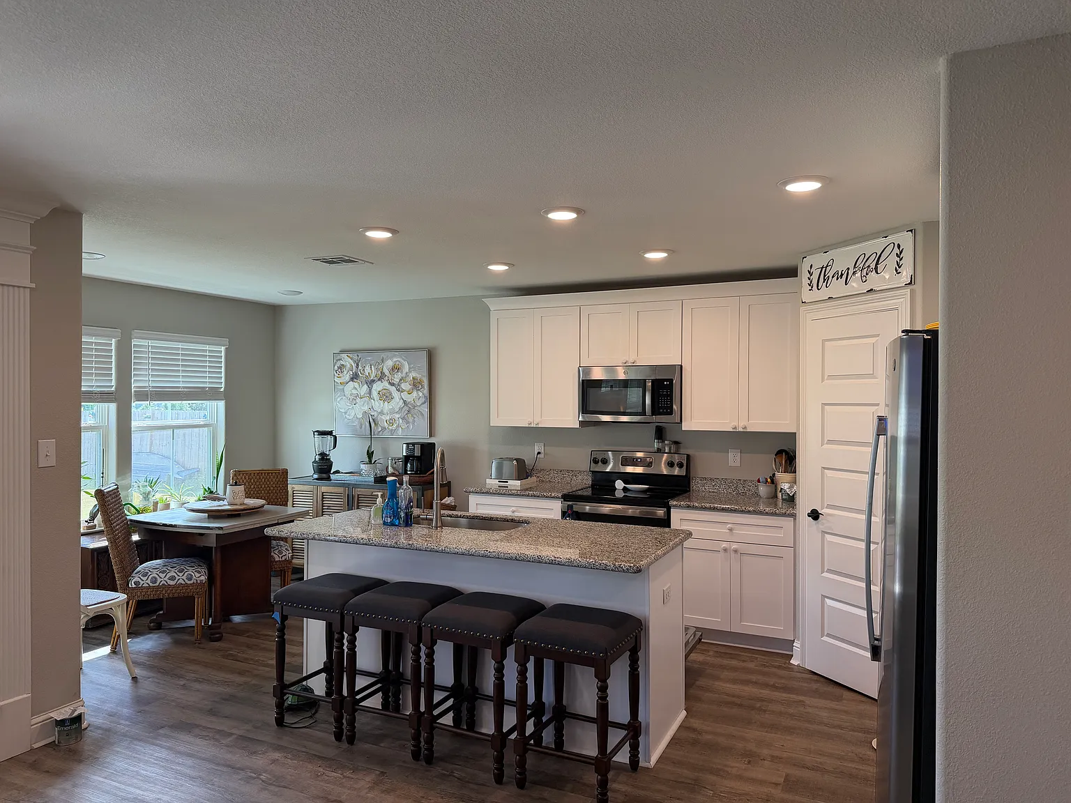 3 bed, 1892 sqft, $2,350 — Photo 2