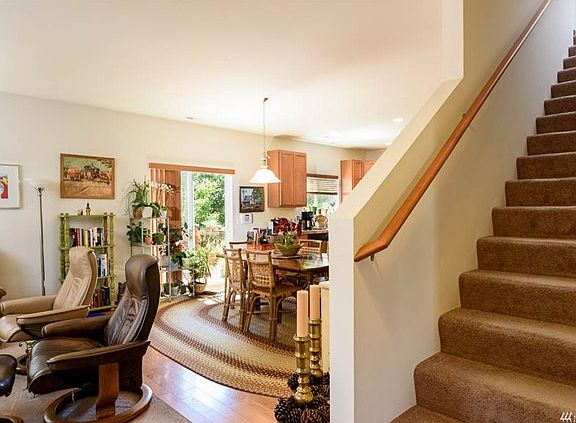 5th image of 1206 50th St NE