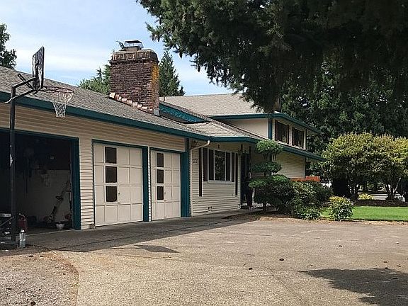 3rd image of 10707 NE 41st St