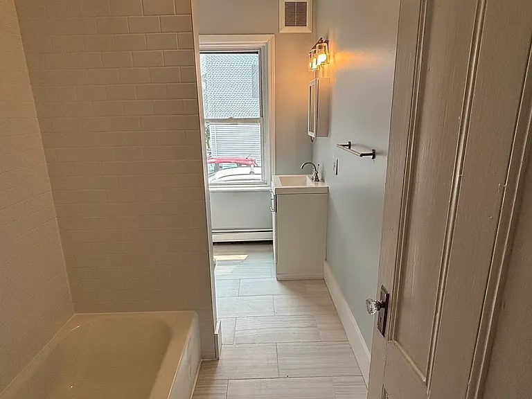 27 Governor St #1 — Photo 12