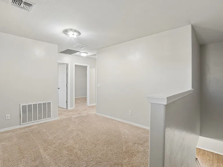 1748 N Logan Ln — Photo 23