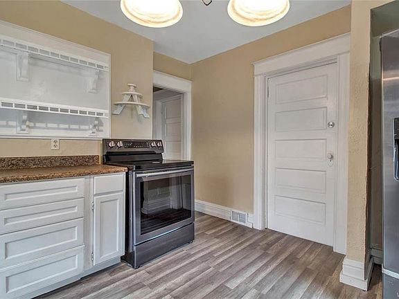 5th image of 557 Bird Ave #2