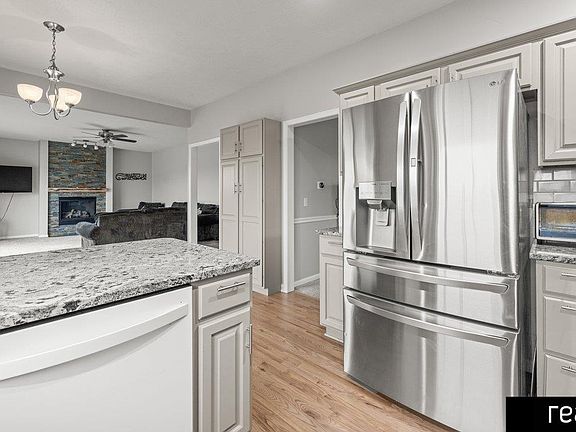 5th image of 15238 Mary St