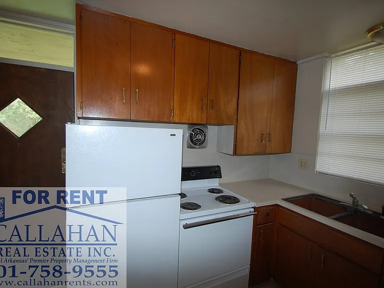 4306 N Locust — Photo 3