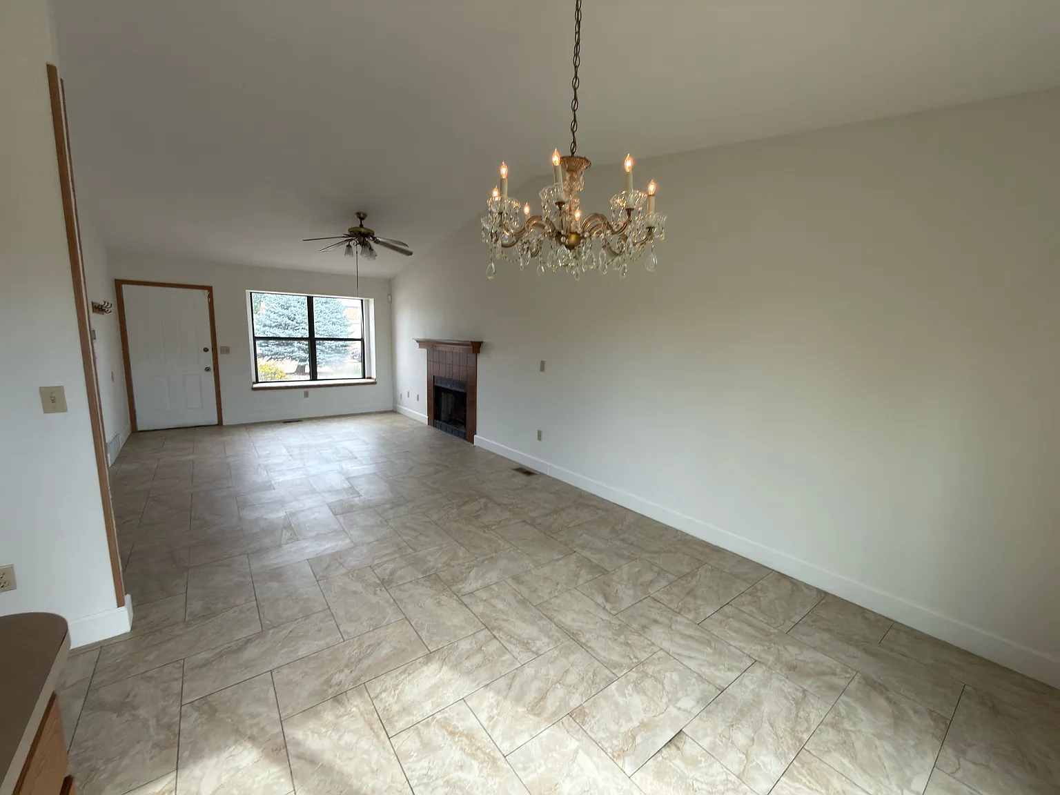 4 bed, 2016 sqft, $2,250 — Photo 4