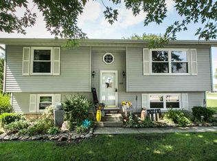 528 3rd St NW, Dyersville, IA 52040