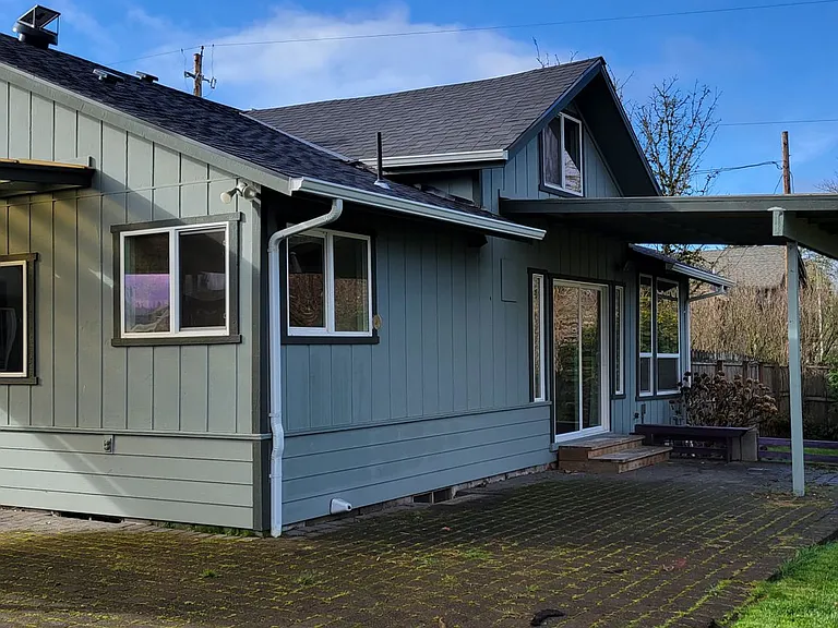 1217 Goucher St — Photo 3