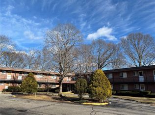 72 W Shore Rd APT 103, Warwick, RI 02889