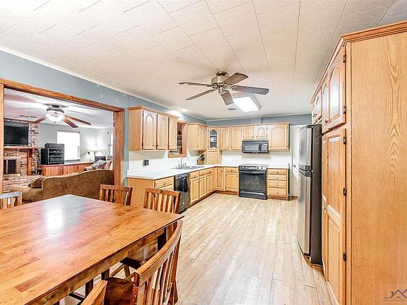 4th image of 1103 Park Dr