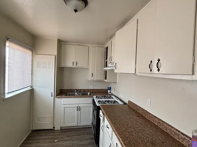 1443 N Wall Ave — Photo 2