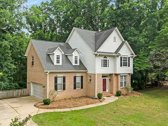2nd image of 428 Winding Oak Dr