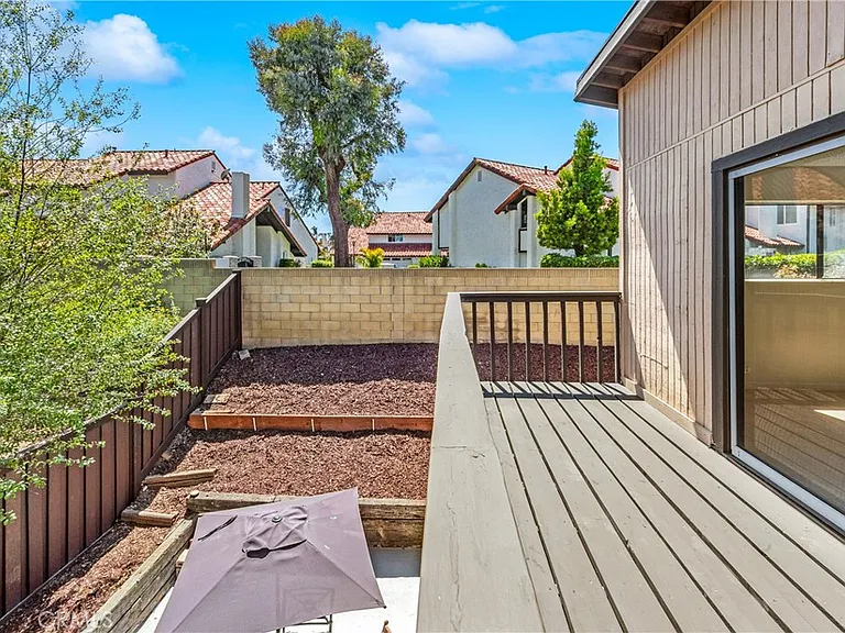 1407 Lakeside Ln — Photo 60