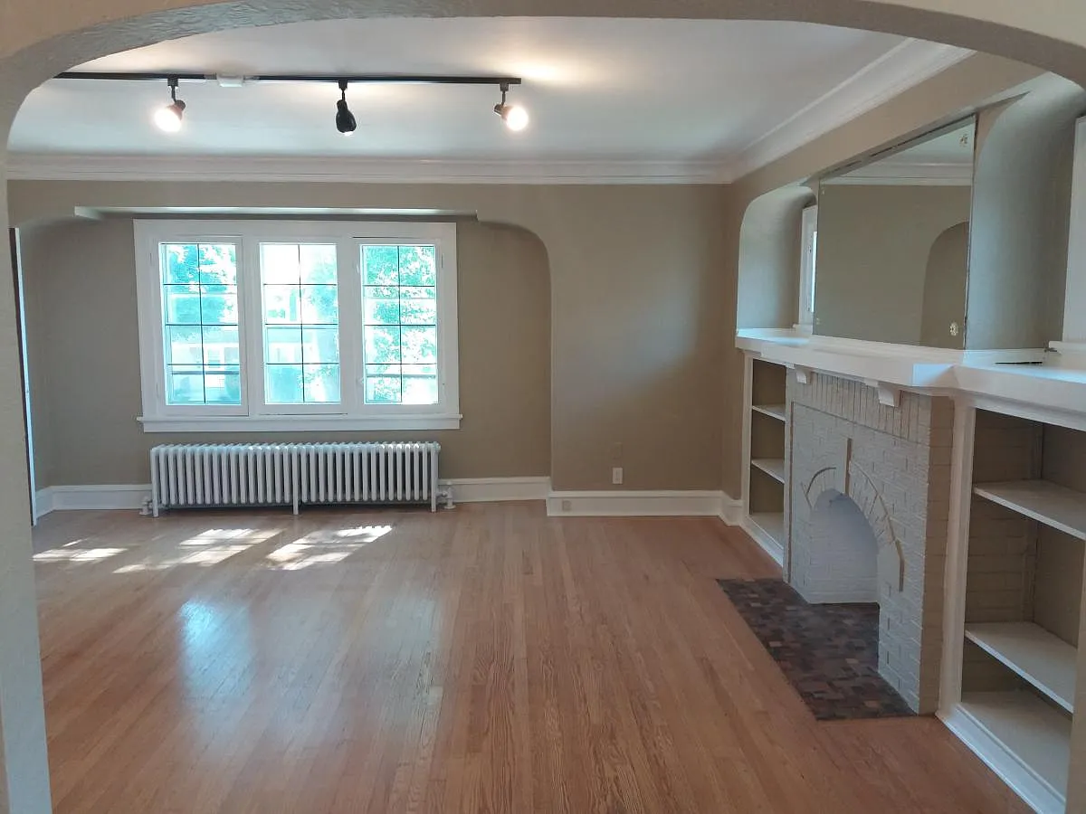 3 bed, 1.5 bath, 1600 sqft, $2,350 — Photo 2
