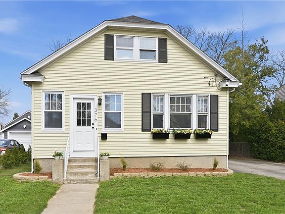 2nd image of 376 Norwood Ave
