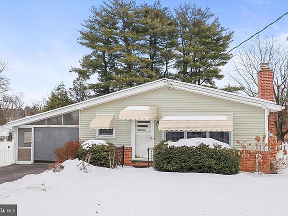 3rd image of 2005 Sandalwood Ct