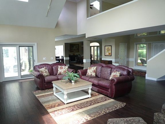 2nd image of 1421 Forest Hills Dr