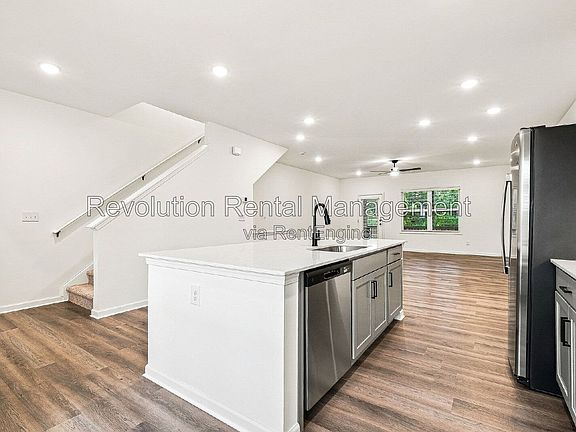 3rd image of 34 Nickel Dr