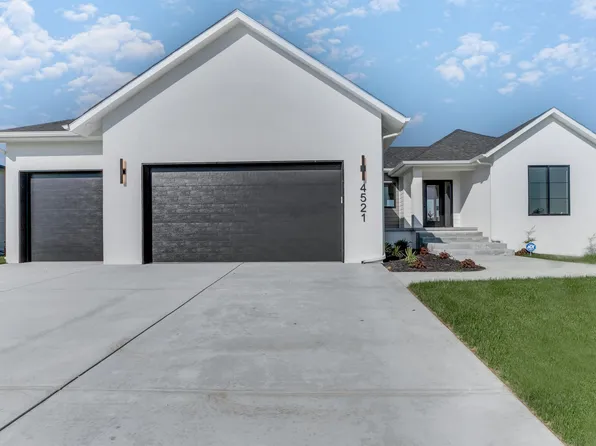 4521 N Bluestem St, Maize, KS 67101