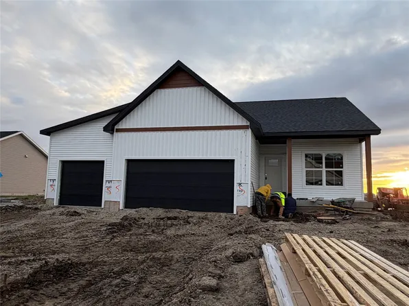 1105 Nevada St, Nevada, IA 50201