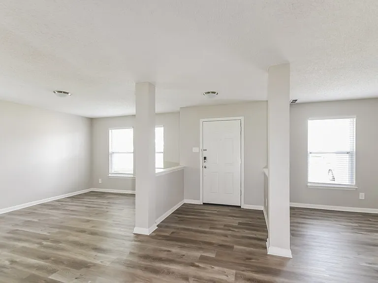 5978 N Rockingham Ln — Photo 4