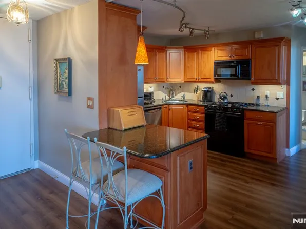 555 North Ave APT 19C, Fort Lee, NJ 07024