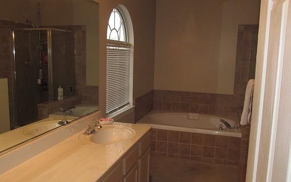 5th image of 904 Tylerton Cir