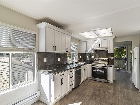 2nd image of 1028 Delna Manor Ln