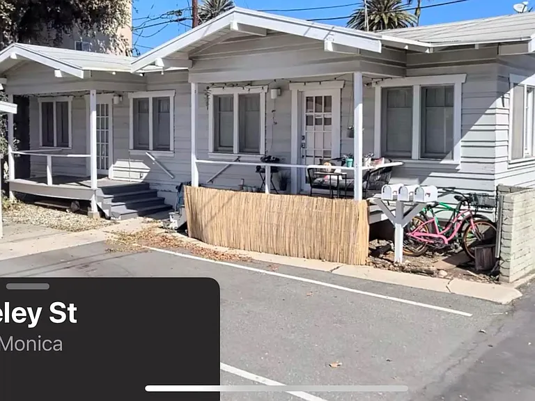 1541 Berkeley St #C — Photo 11
