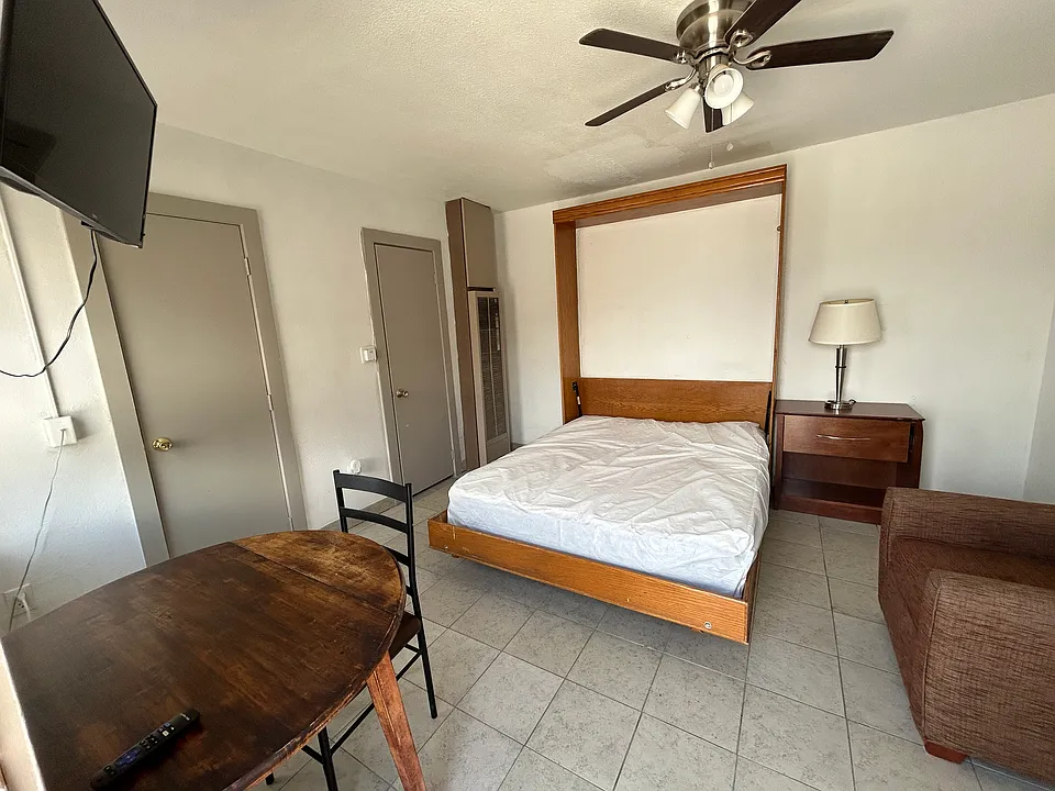 705 N Date St #5