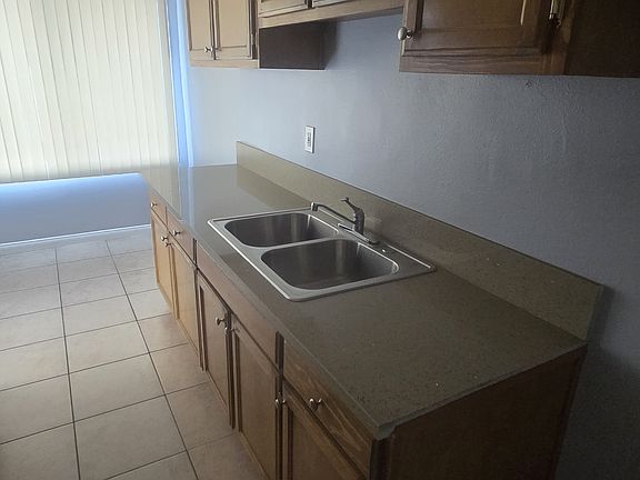 5th image of 10931 California Ave