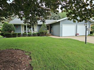 547 Desmond Dr, Woodstock, IL 60098