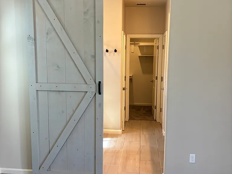 4110 Sussex Ave — Photo 4