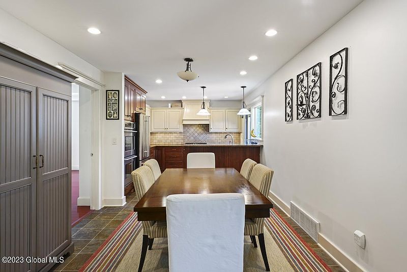 3rd image of 699 Lishakill Road